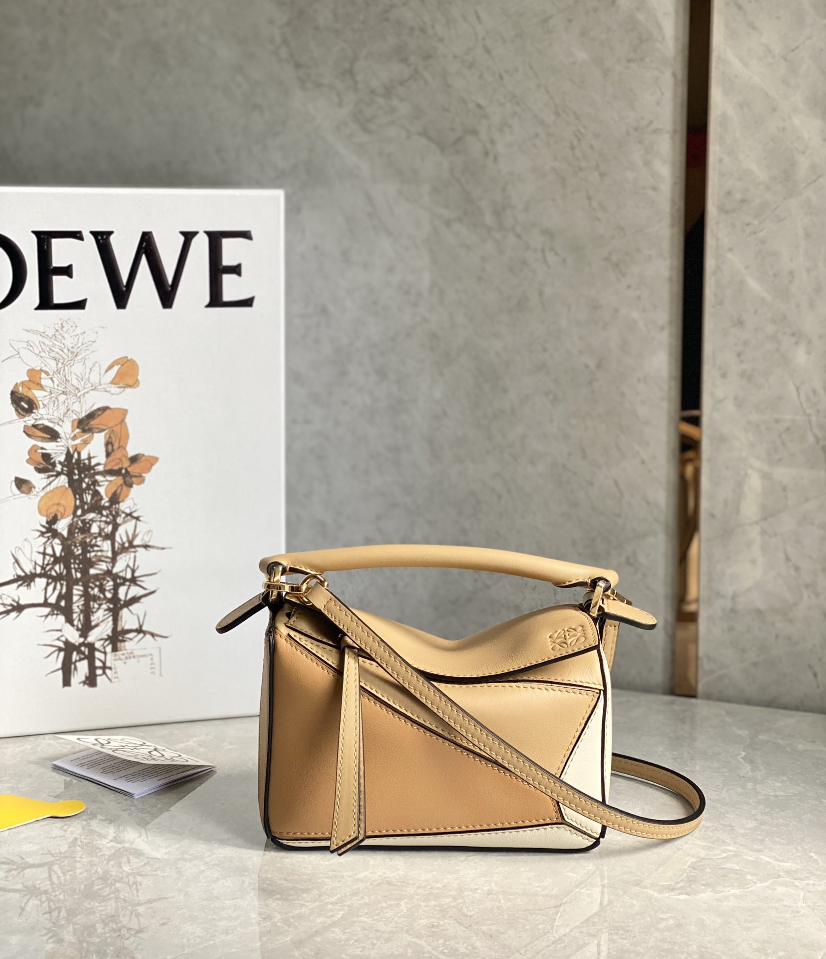 LOEWE    Puzzle bag