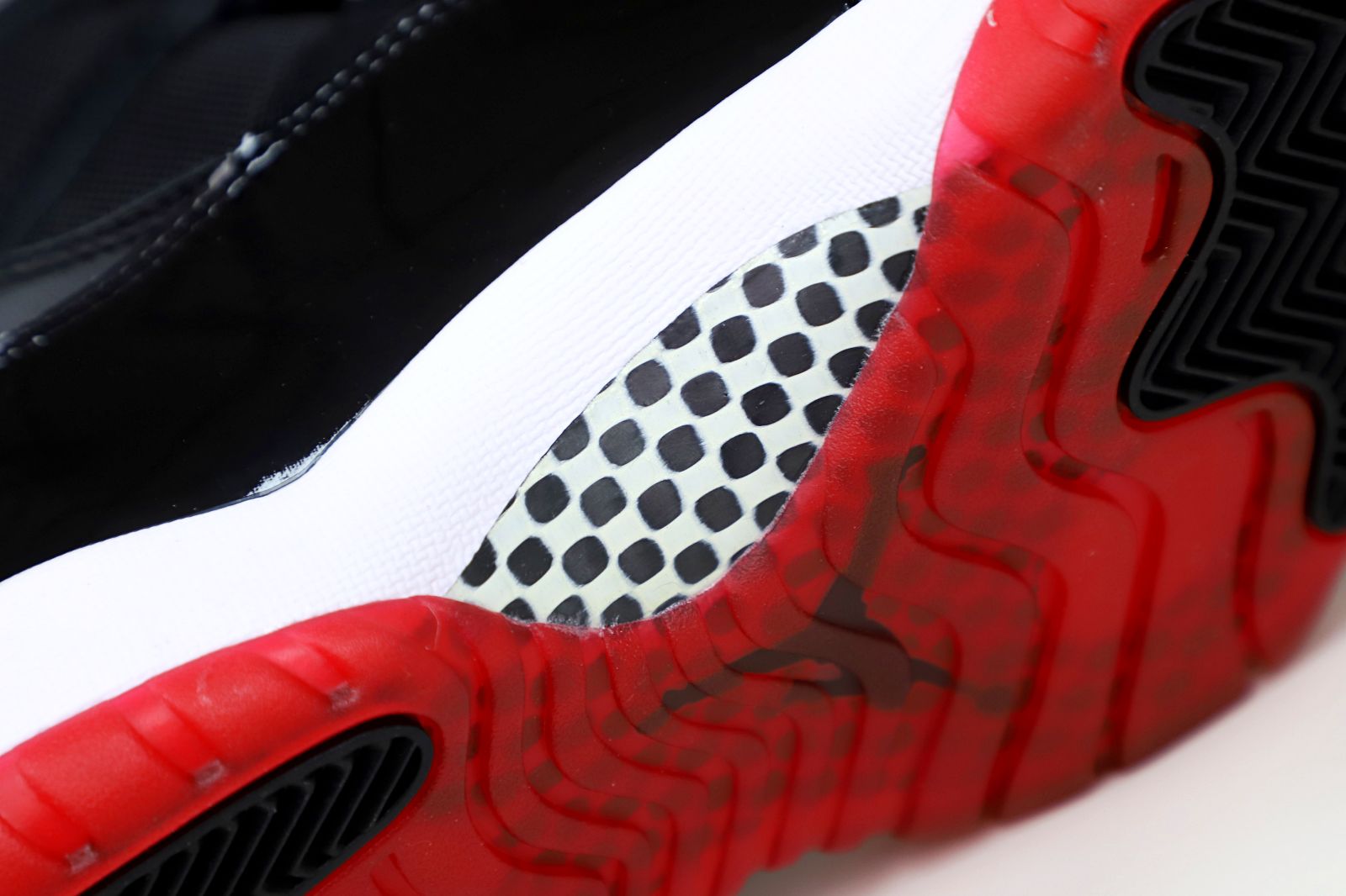 AIR JORDAN 11 RETRO BRED 2019