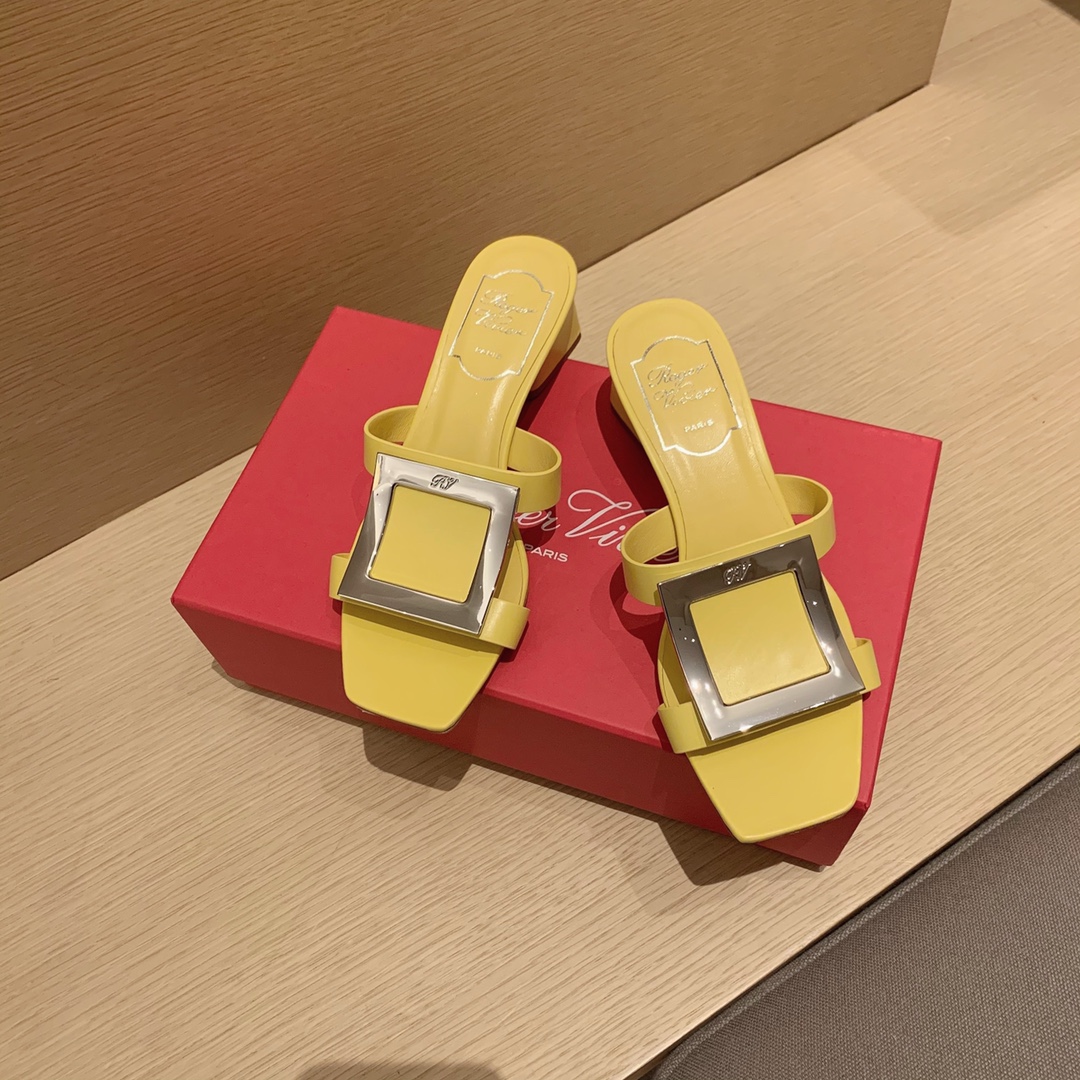 Roger vivier | 𝟐𝟎𝟐𝟏/𝐒𝐒 𝐧𝐞𝐰 2021 Summer Slippers Bikiviv' Metal Buckle PVC Mule Shoes