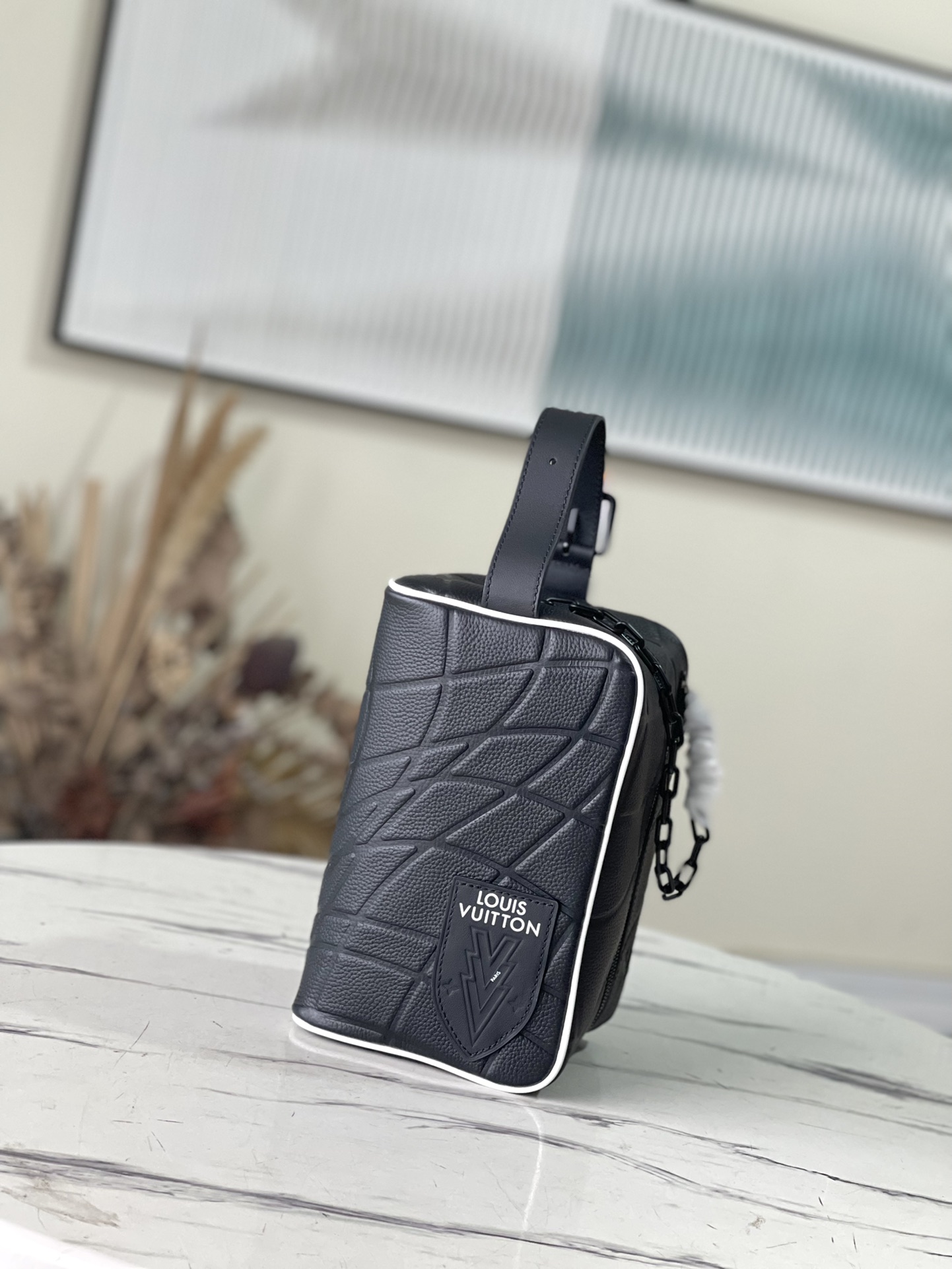 𝐋𝐎𝐔𝐈𝐒 𝐕𝐔𝐈𝐓𝐓𝐎𝐍    M81849