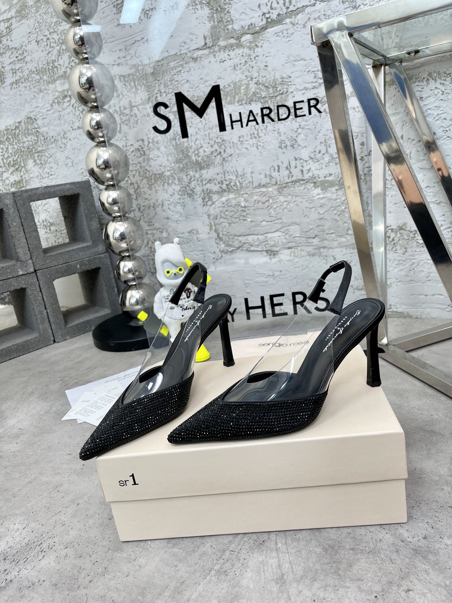 𝐒𝐞𝐫𝐠𝐢𝐨 𝐑𝐨𝐬𝐬𝐬 𝐢𝐢｜𝟐𝟎𝟐𝟑/𝐒𝐒 𝐧𝐞 𝐰 2023 new hot diamond back hollow sandals Evangelical ✘ Saijo Rossi joint model