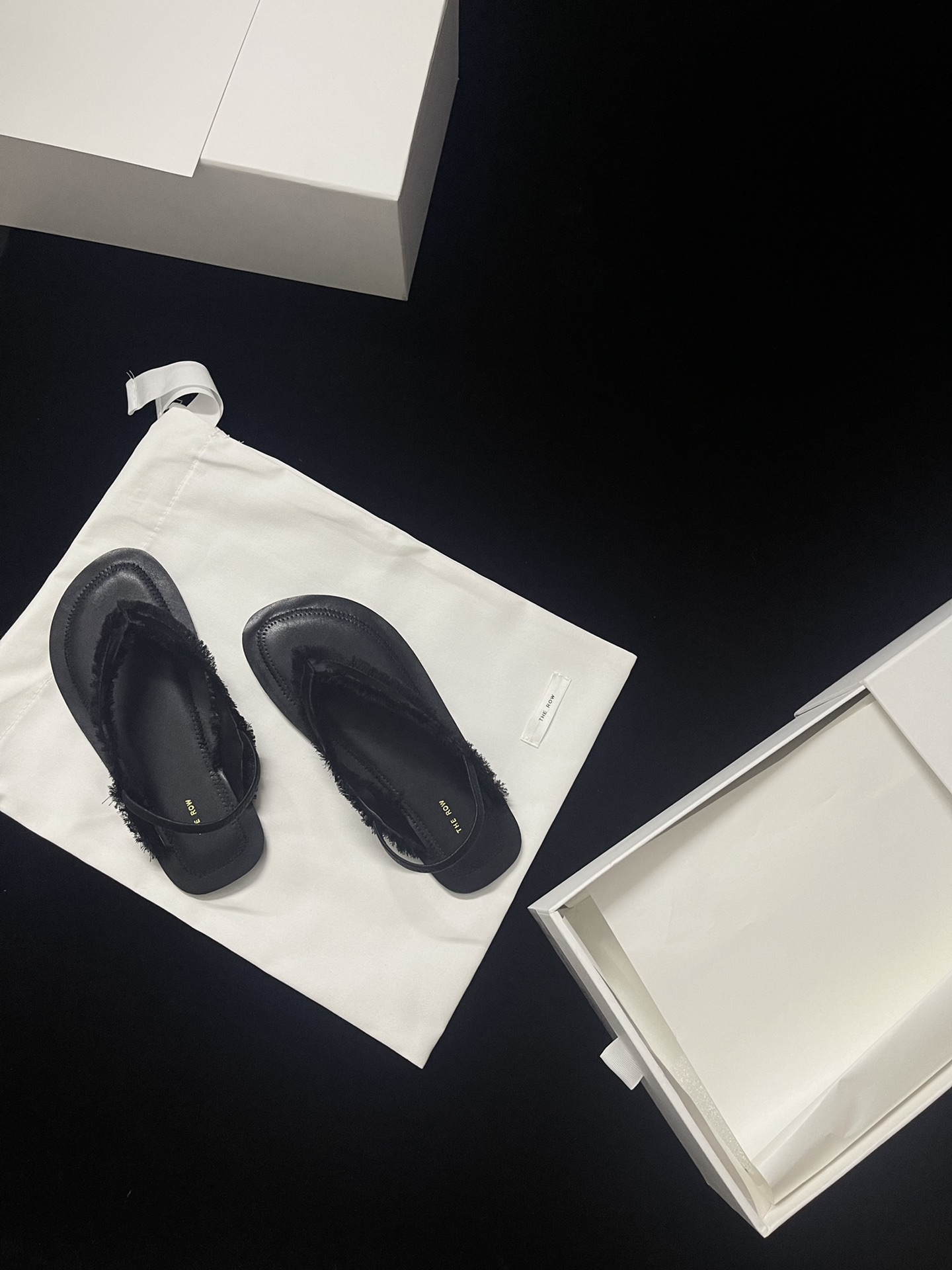 𝐓𝐡𝐞 𝐫𝐨𝐰 ｜𝟐𝟎𝟐𝟑/𝐒𝐒 𝐧𝐞𝐰 Minimalist sandals