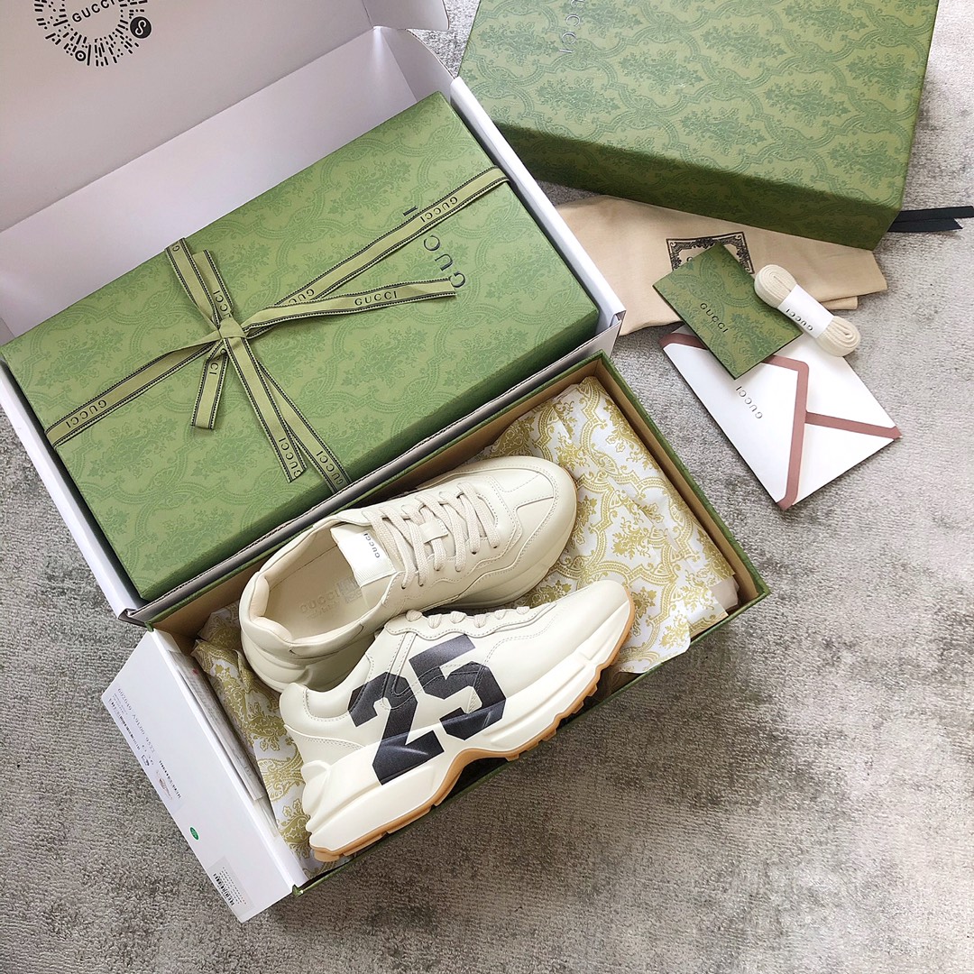 Gucci Pops This collection has a lot of flora and fauna elements Original material