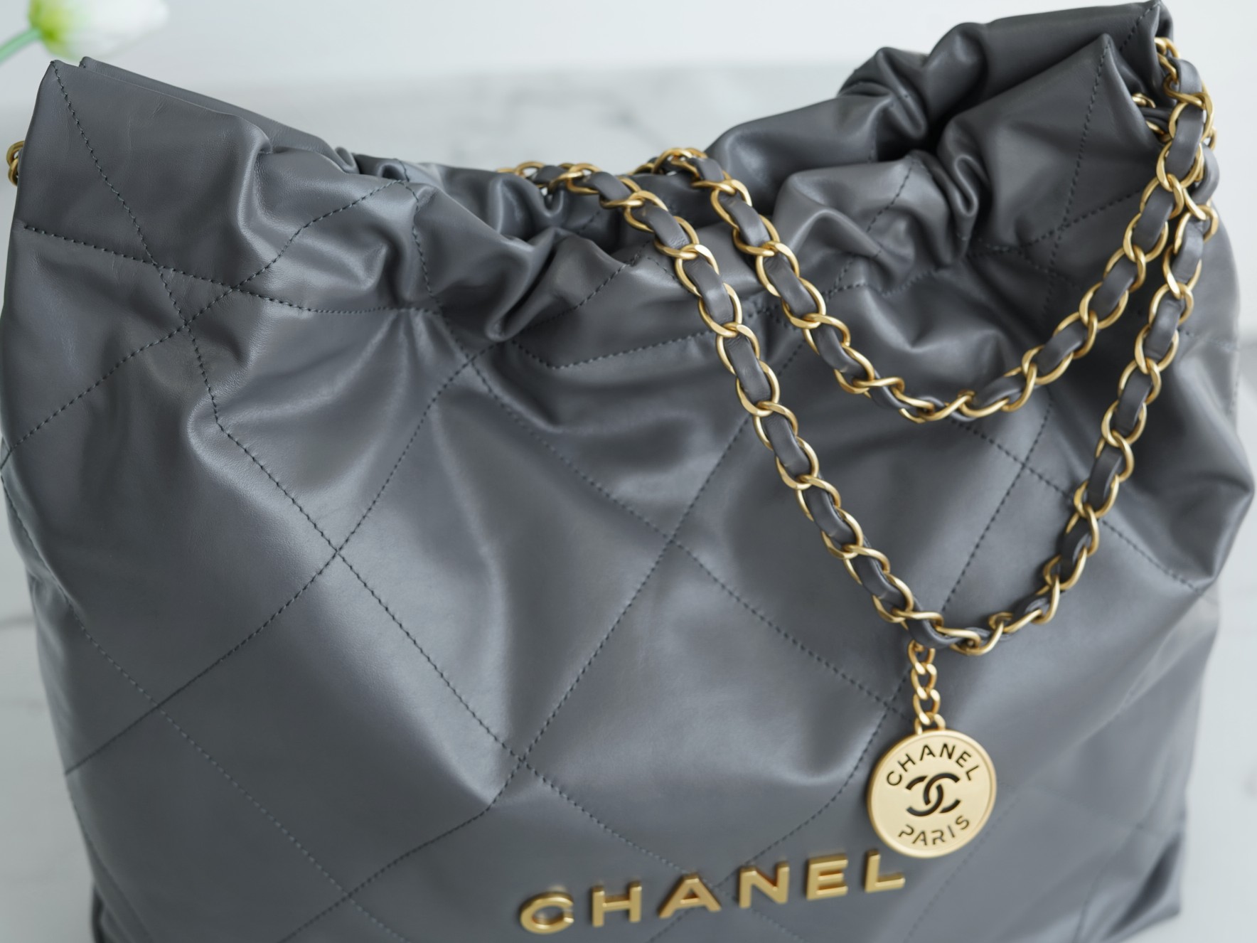 𝗖𝗛𝗔𝗘𝗡𝗟✦𝟐𝟐𝗣Spring/Summer New 𝟐𝟐Handbag Genuine Tail Leather Medium Premium Gray