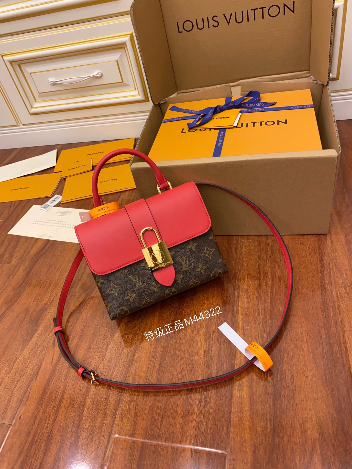 Louis Vuitton M44322