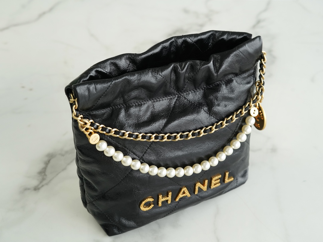 𝗖𝗛𝗔𝗡𝗘𝗟✦ 23S 22Mini pearl chain bag black