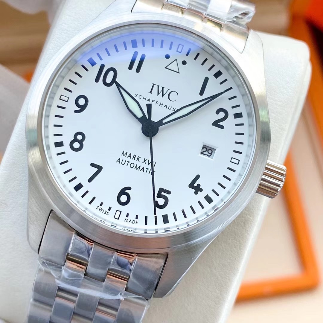 IWC- Pilot's Watch Mark XVIII Heritage with automatic mechanism imported from Asia