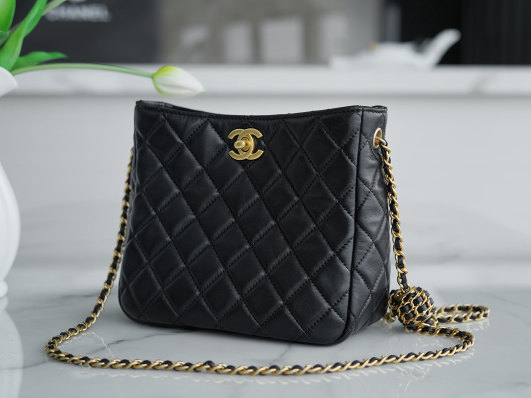 𝗖𝗛𝗔𝗘𝗡𝗟✦ 22s Woven Gold Ball 𝑯𝒐𝒃𝒐 Hippie Bag Black 〰️