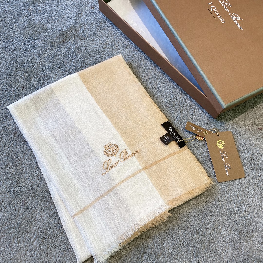 𝐋𝐨𝐫𝐨 𝐩𝐢𝐚𝐧𝐚 ring velvet scarf champagne 100% cashmere