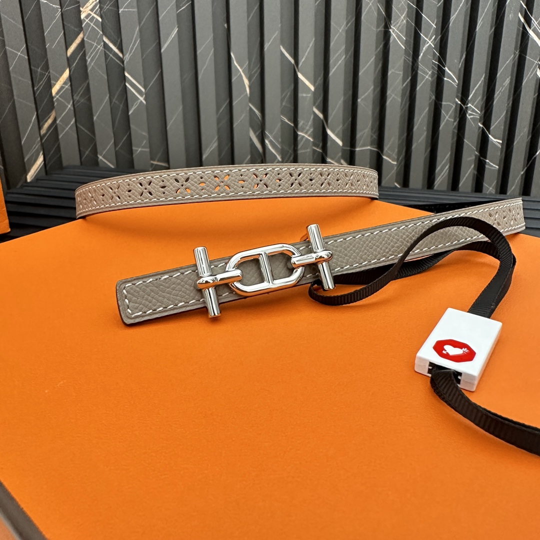 Reversible belt in Hermes Swift and perforated Epsom calfskin