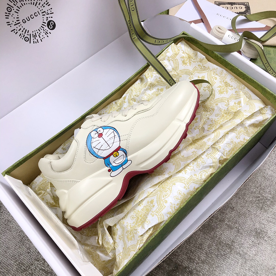 Gucci Pops This collection has a lot of flora and fauna elements Original material