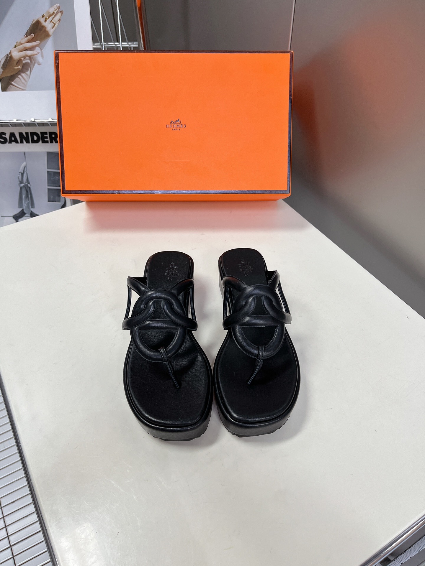 Hermes thick bottom H drag