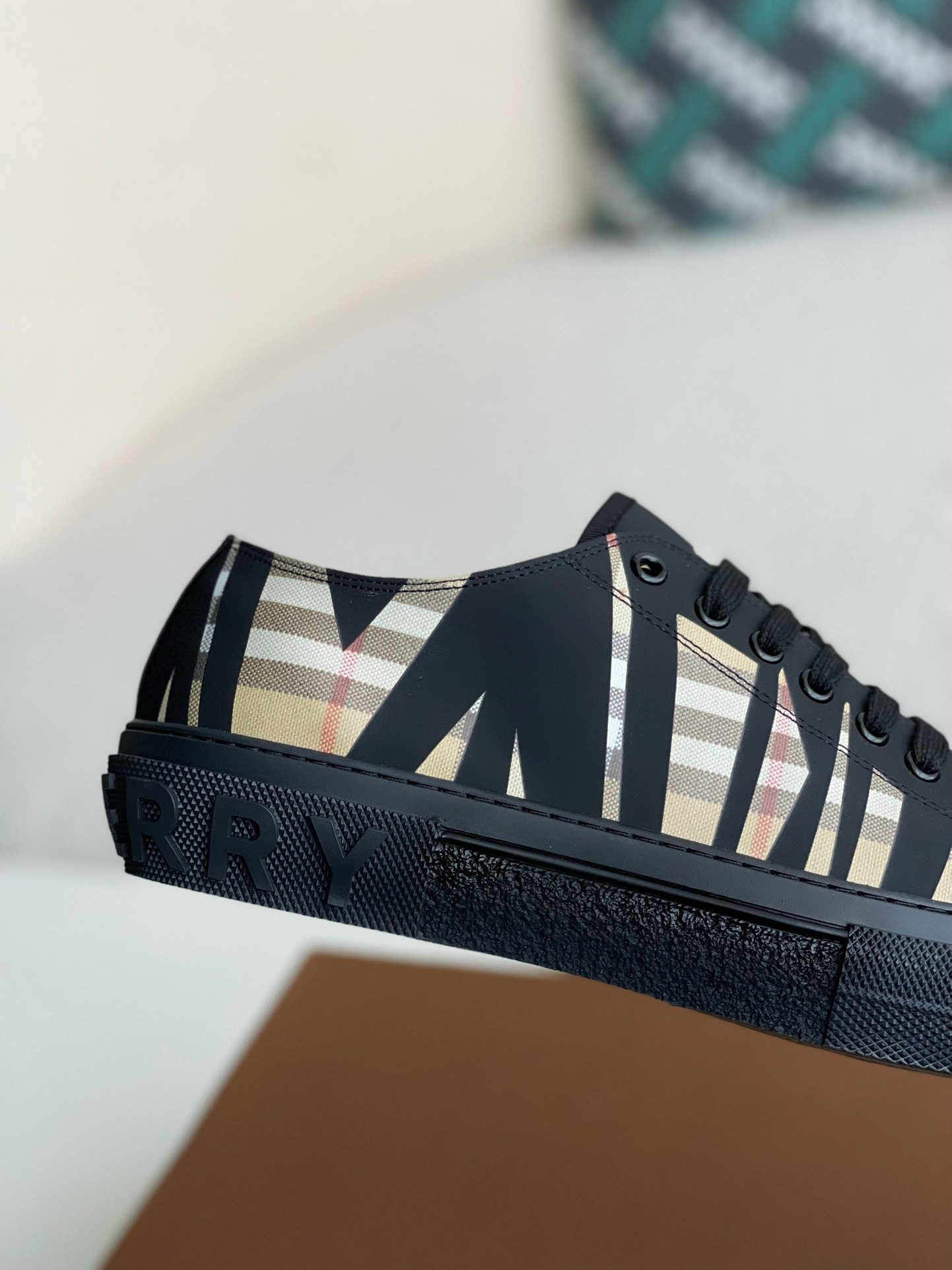 Burberry Low cut casual sports shoes