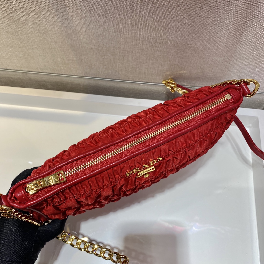 𝐏𝐑𝐀𝐃𝐀 New 1BH171 crease