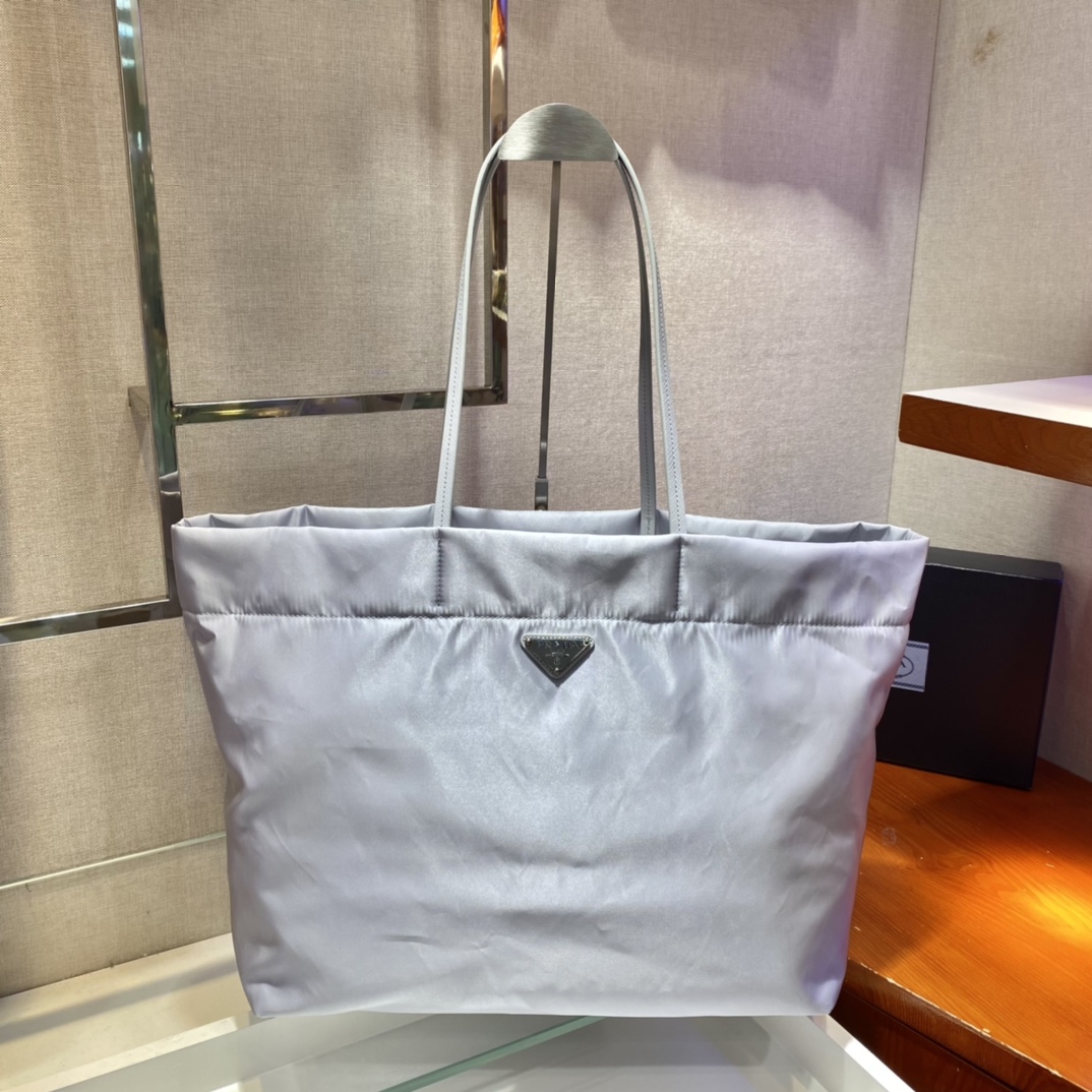 𝐏𝐑𝐀𝐃𝐀 Tote bag 1BG107