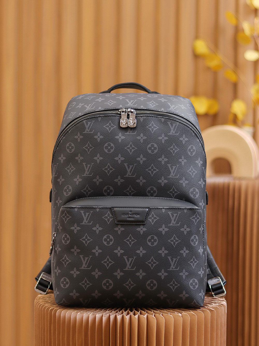 Louis Vuitton 𝘿𝙄𝙎𝘾𝙊𝙑𝙀𝙍𝙔 Backpack M43186