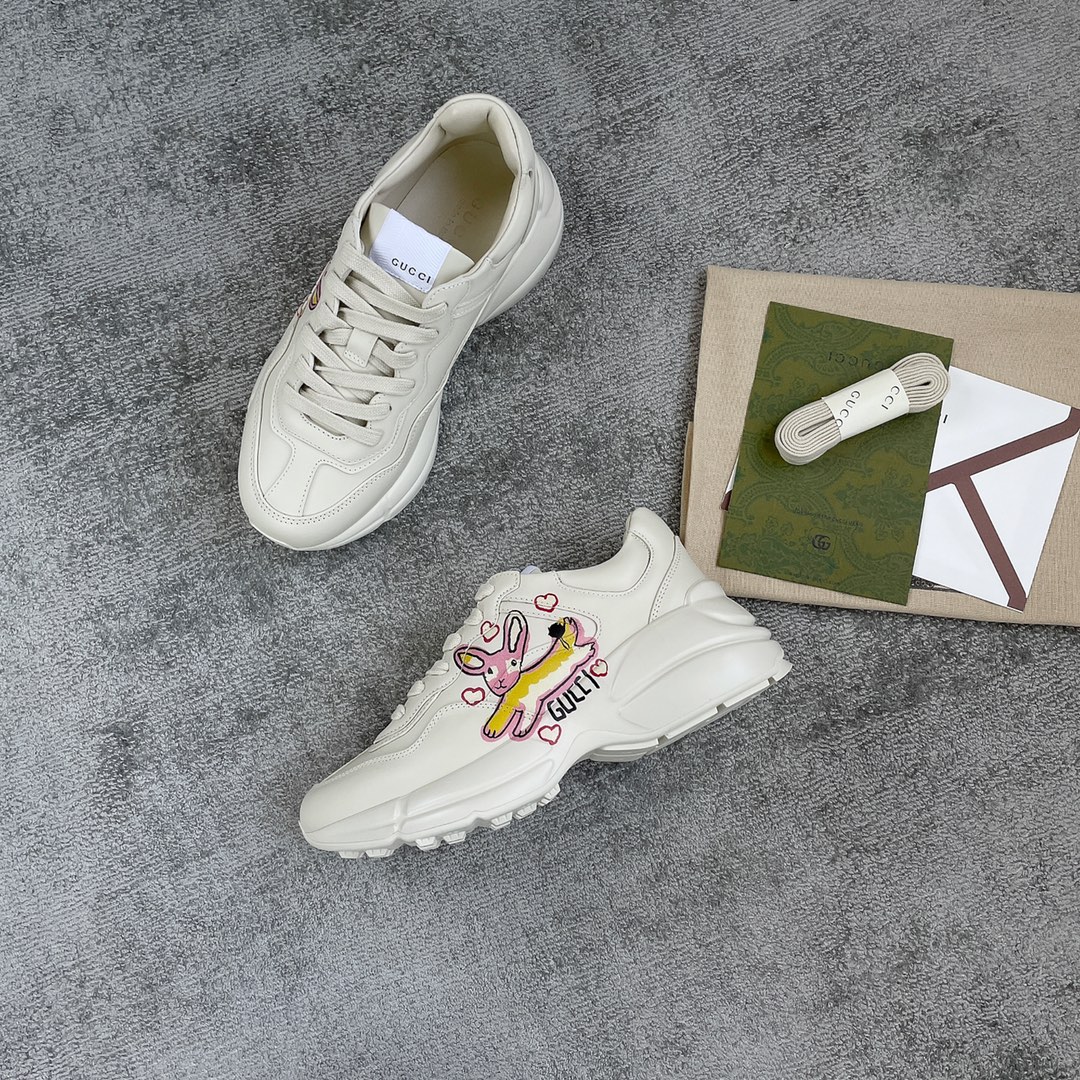 Gucci Pops This collection has a lot of flora and fauna elements Original material