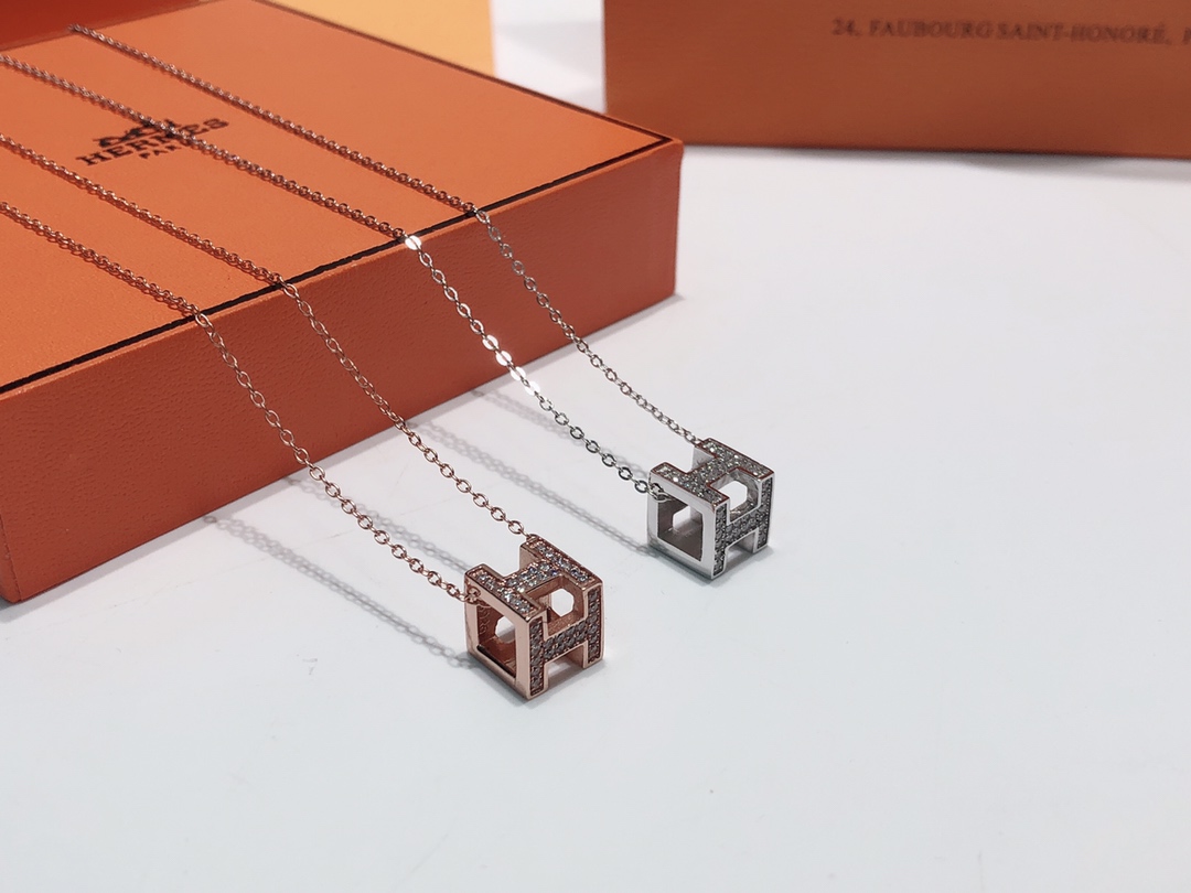 Hermes necklace