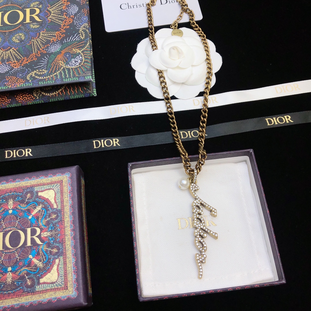 Dior new CD letter necklace