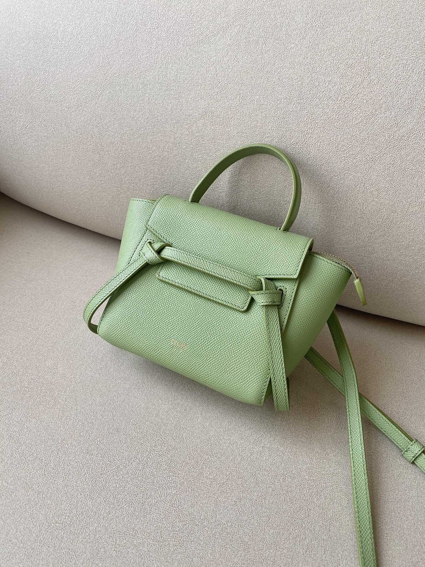 𝐂𝐞𝐥𝐢𝐧𝐞 𝐛𝐞𝐥𝐭 𝐩𝐢𝐜𝐨 𝟏𝟔𝐜𝐦 Grained Calfskin Bag