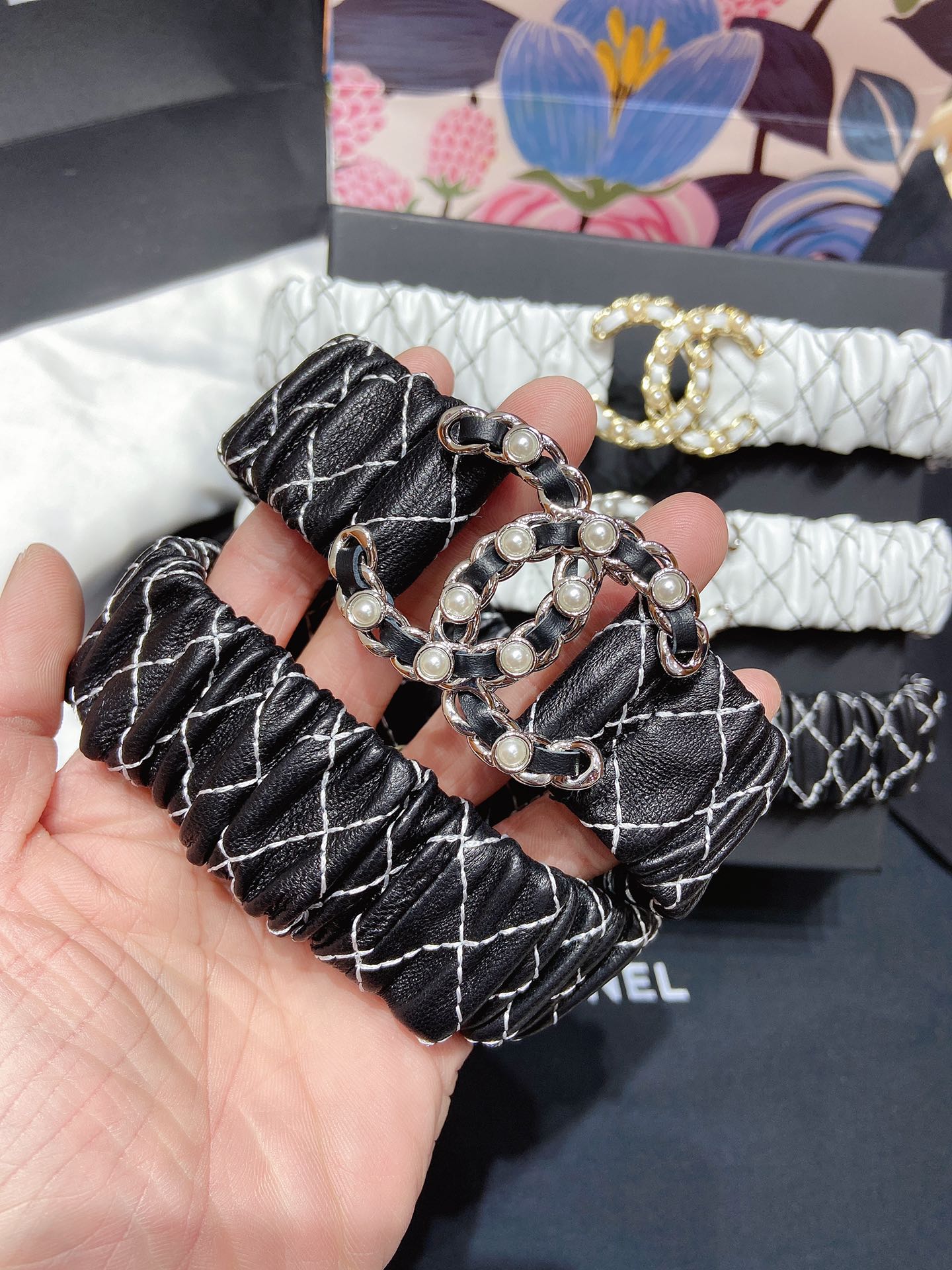 𝗖𝗛𝗔𝗡𝗘𝗟 classic lambskin elasticated waistband