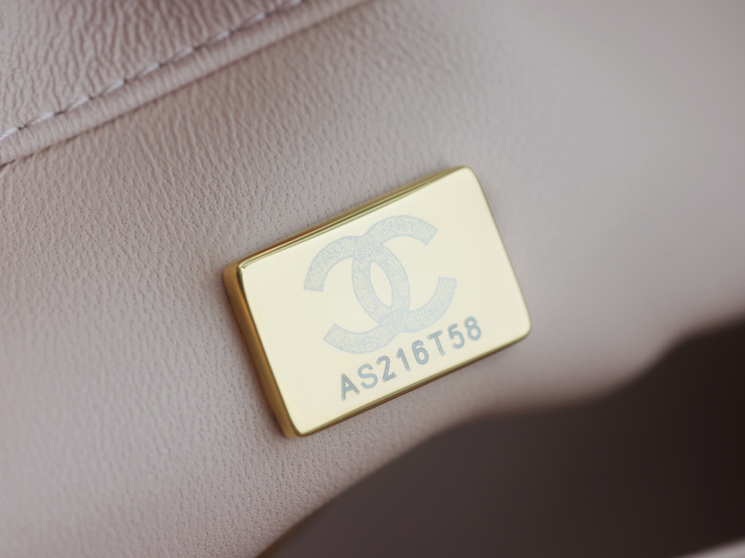 𝗖𝗛𝗔𝗘𝗡𝗟✦ metal ball 𝑴𝒊𝒏𝒊 authentic leather cherry blossom powder