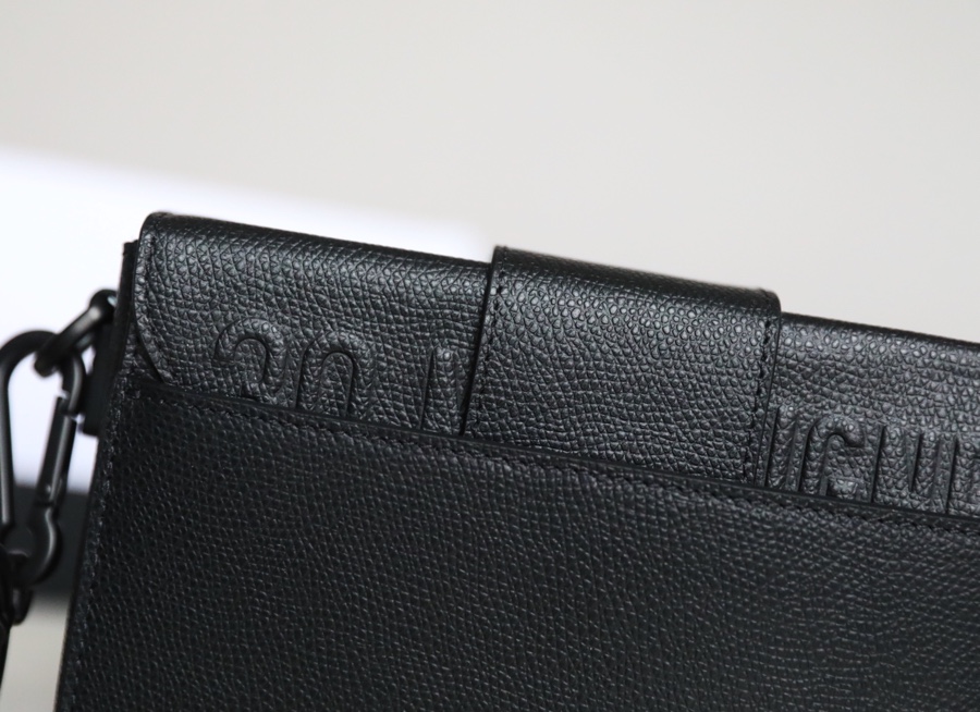 Montaigne matte black 𝙢𝙞𝙣𝙞 box bag