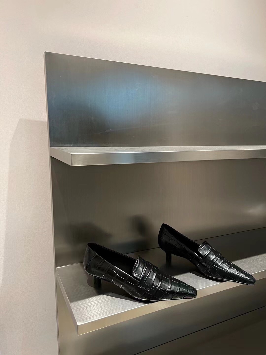 Toteme | 𝟐𝟎𝟐𝟏/𝐒𝐒 𝐧𝐞𝐰    Minimalist style toteme 2022/aw Muller flat single shoes