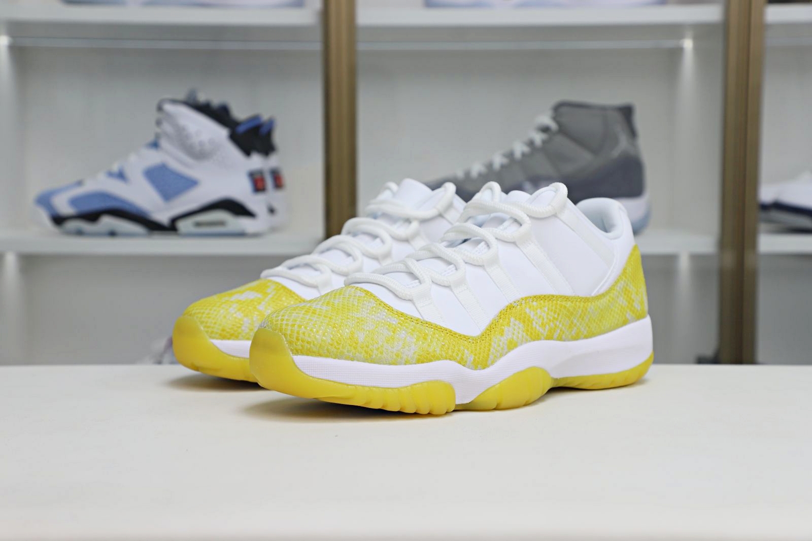 Air Jordan 11 Retro Low YellowSnakeskin