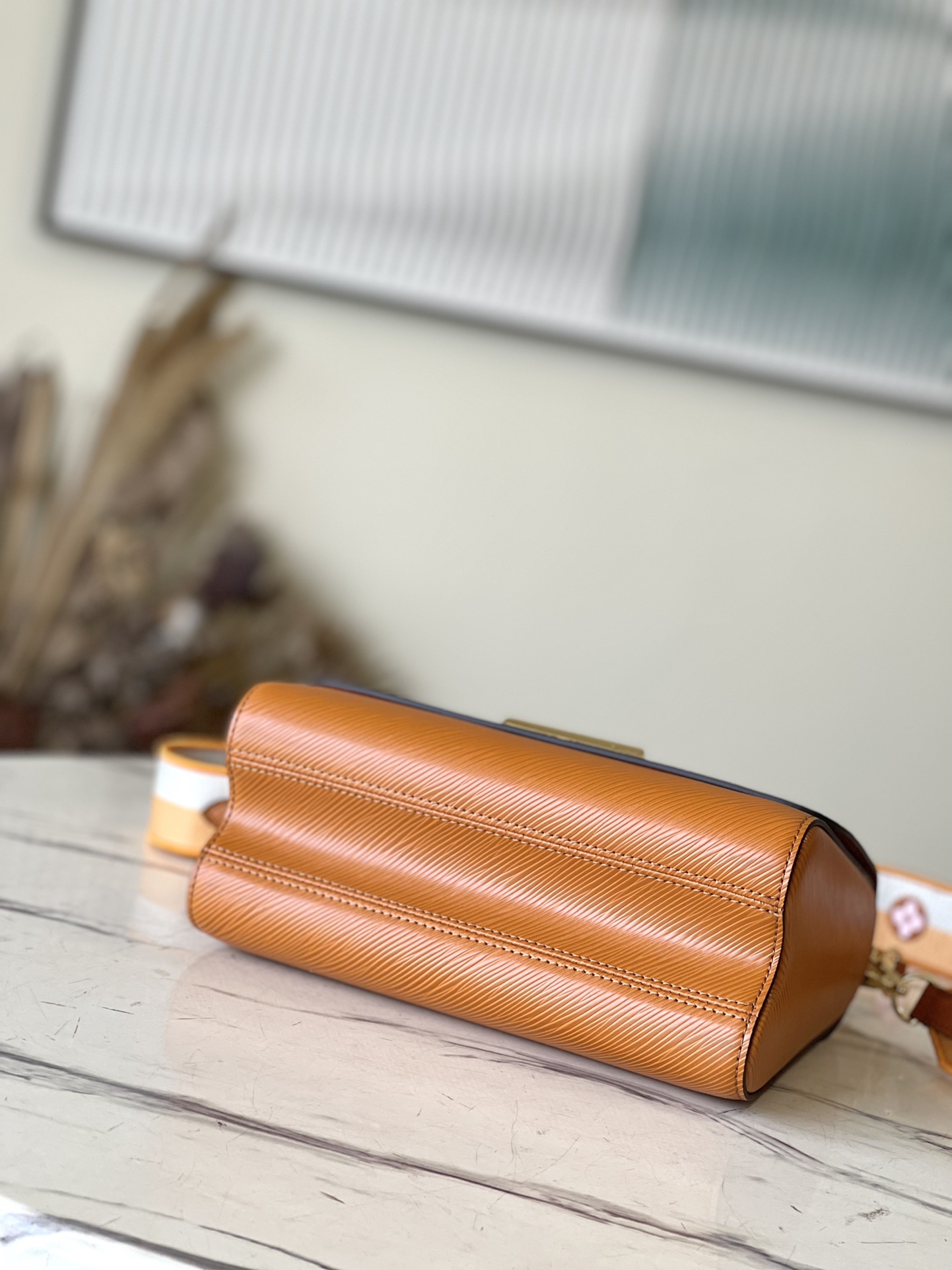 𝐋𝐎𝐔𝐈𝐒 𝐕𝐔𝐈𝐓𝐓𝐎𝐍      M21555