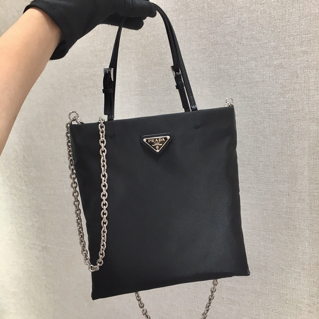 𝐏𝐑𝐀𝐃𝐀 New handbag 1BA252