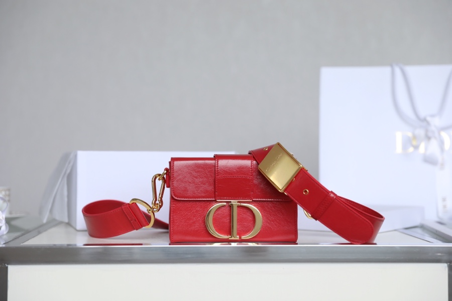 Montaigne red 𝙢𝙞𝙣𝙞 box bag