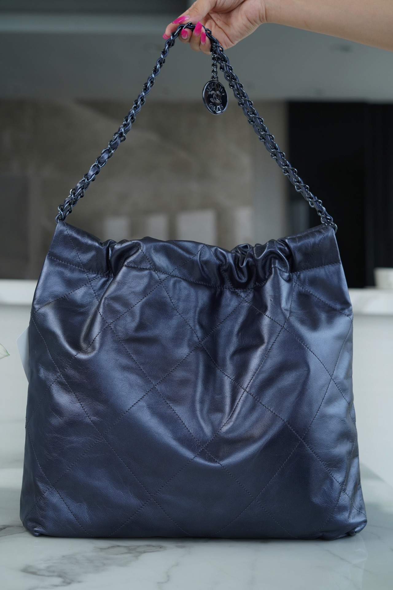 𝗖𝗛𝗔𝗘𝗡𝗟✦𝟐𝟐𝗣Métiers d'Art 𝟐𝟐Handbag Medium Metallic Blue