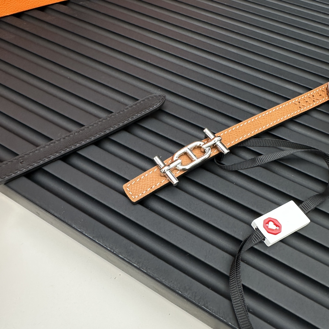 Reversible belt in Hermes Swift and perforated Epsom calfskin