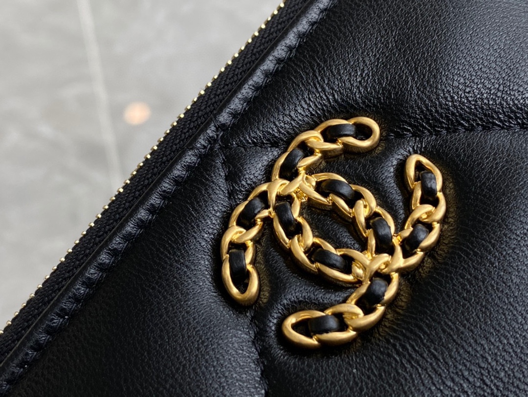 𝗖𝗛𝗔𝗘𝗡𝗟✦Classic 19 Series Imported Channel Special Lambskin🐑 Carry-on Clutch Bag Classic ➼ Black Gold