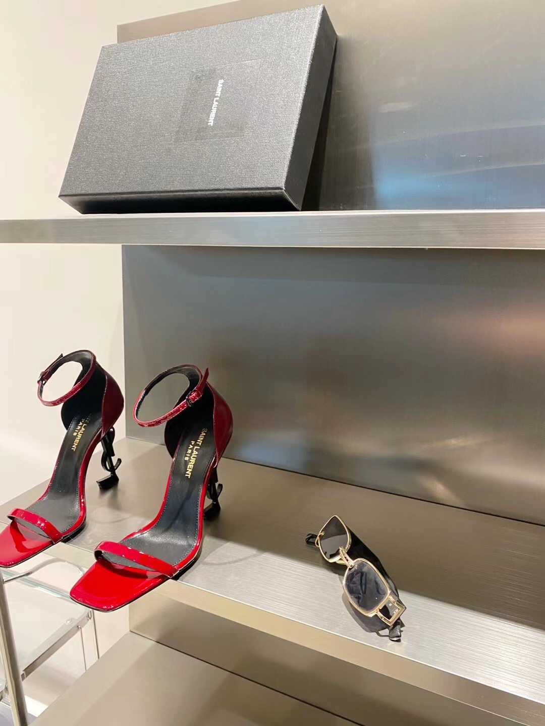 𝙎𝙖𝙞𝙣𝙩 𝙇𝙖𝙪𝙧𝙚𝙣𝙩 | 𝟐𝟎𝟐𝟏/𝐒𝐒 𝐧𝐞𝐰 YSL｜A beautiful classic Alphabet high-heeled sandals