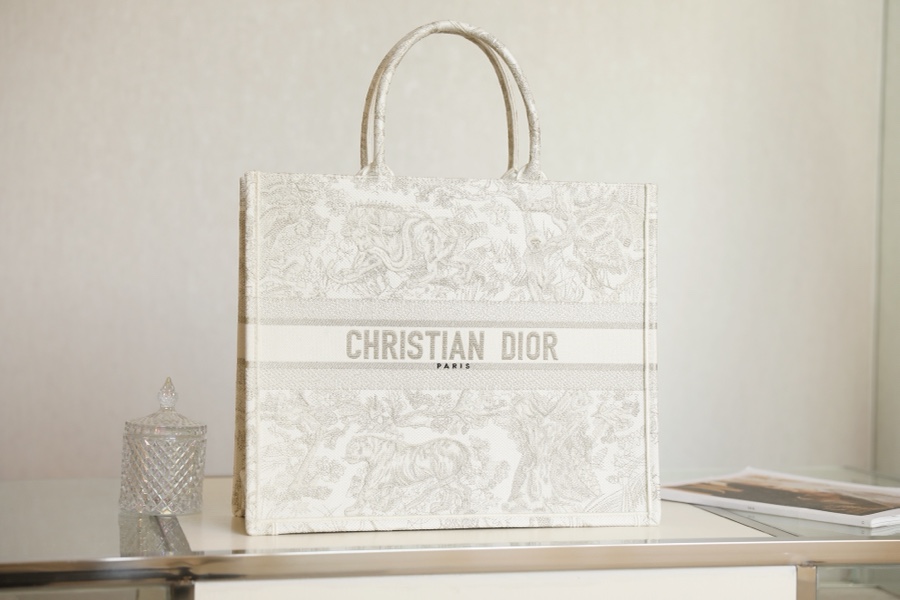 DIOR TOTE Metallic Wire Tiger