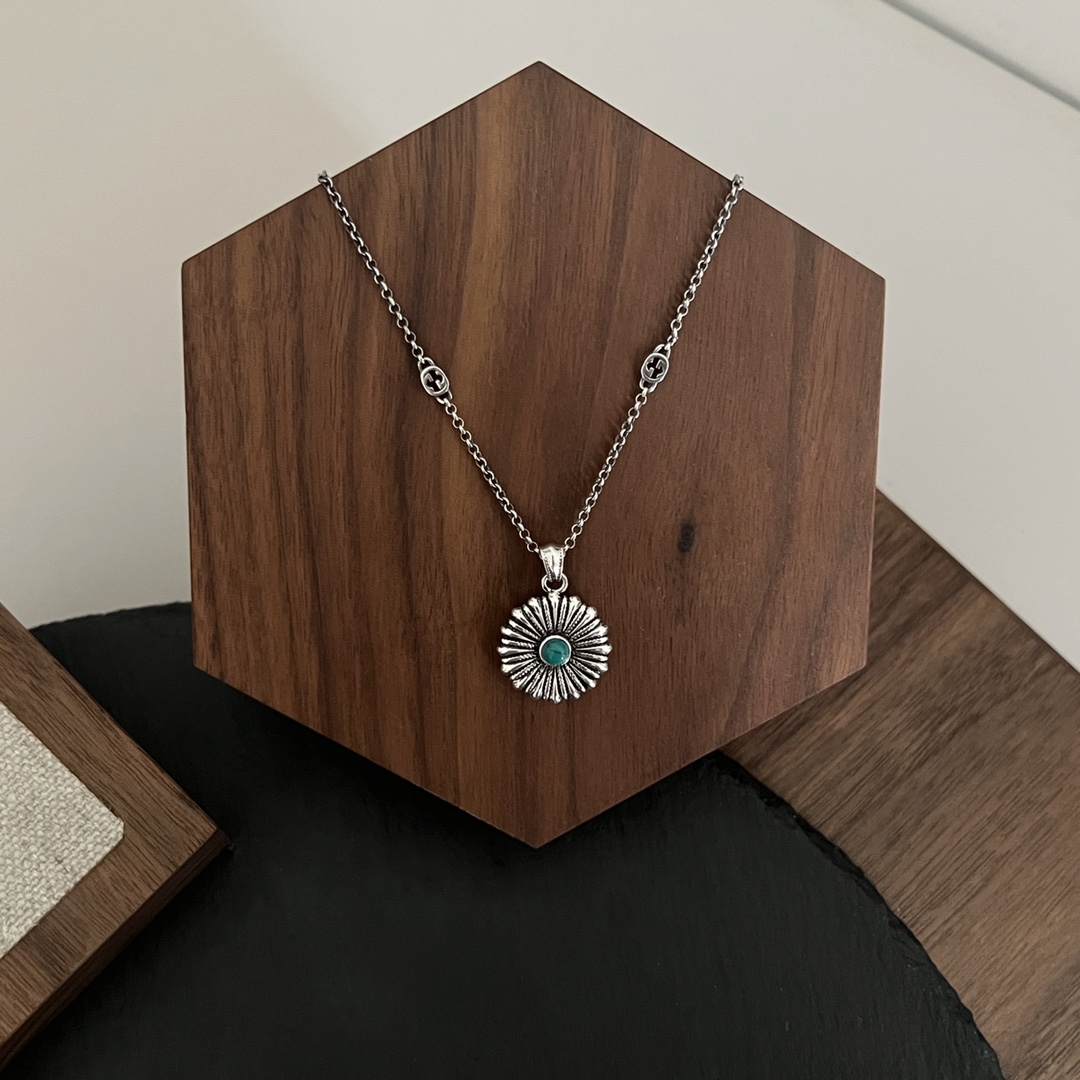 𝐆𝐮𝐜𝐜𝐢 925 sterling silver interlocking double G flower emerald necklace 60cm
