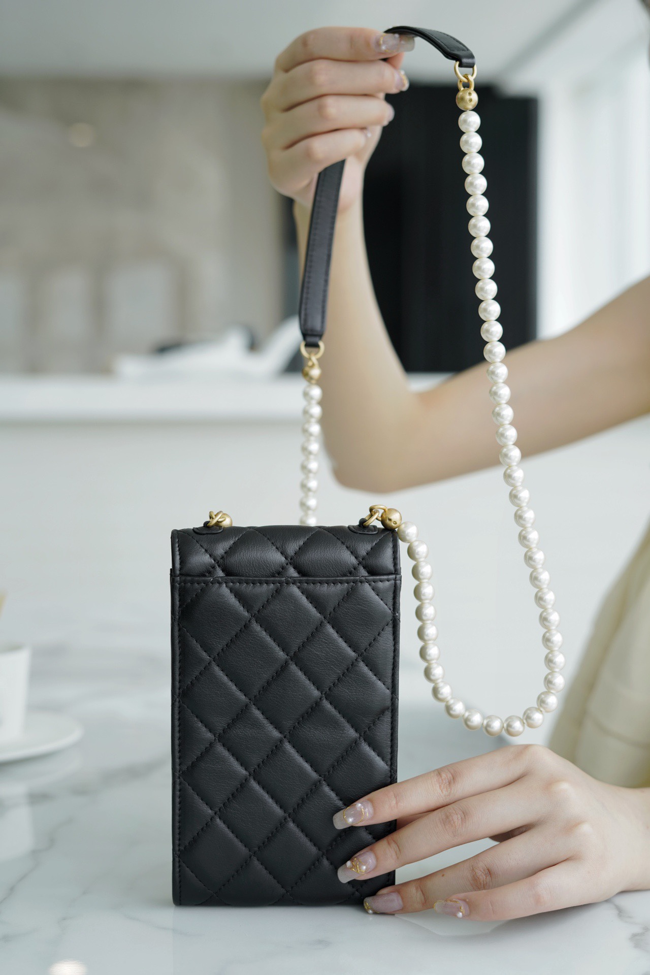 𝗖𝗛𝗔𝗘𝗡𝗟✦2021 𝗦𝘀 New for spring and summer Artificial pearls and calfskin body Pearl phone bag