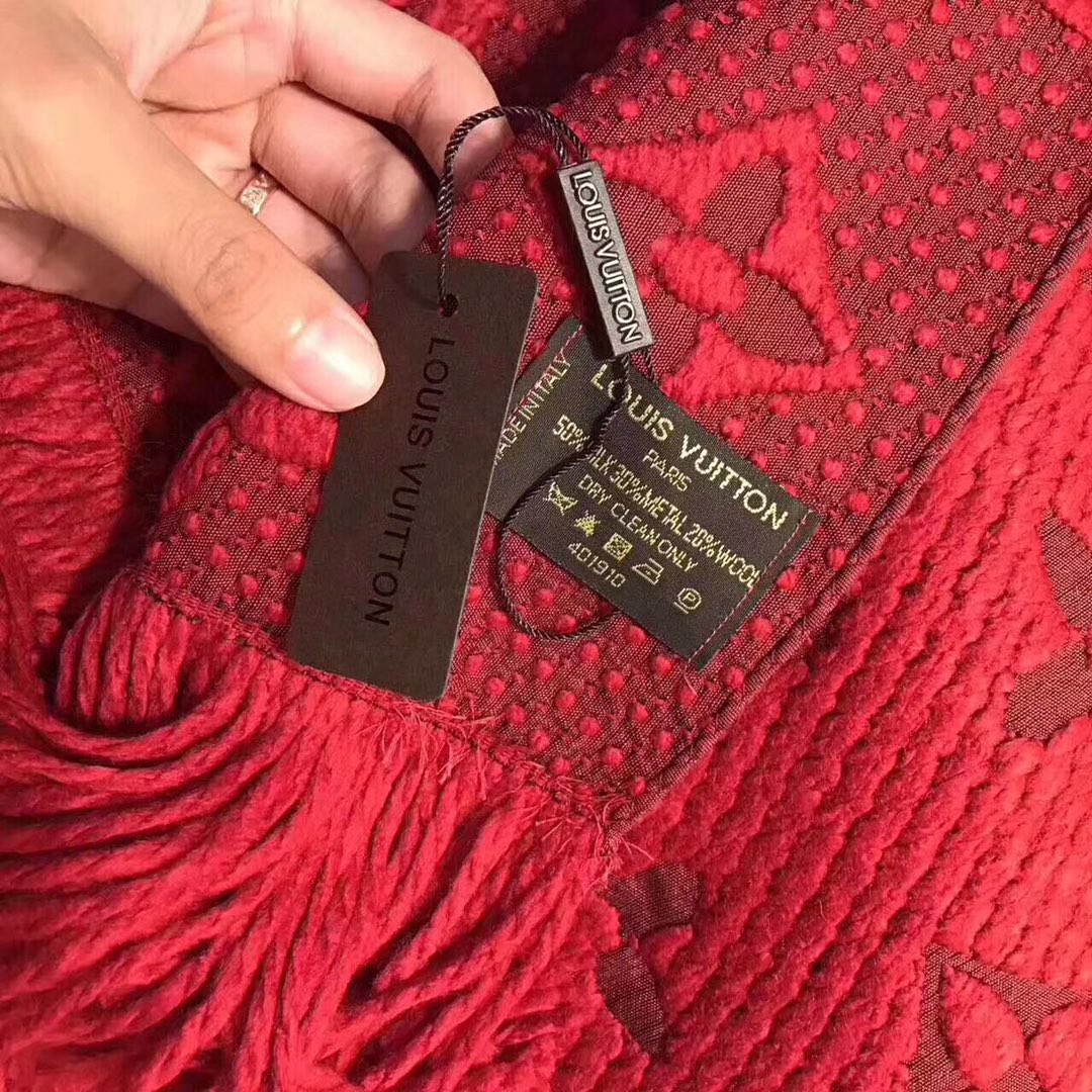 𝐋𝐨𝐮𝐢𝐬 𝐯𝐮𝐢𝐭𝐭𝐨𝐧 wool scarf
