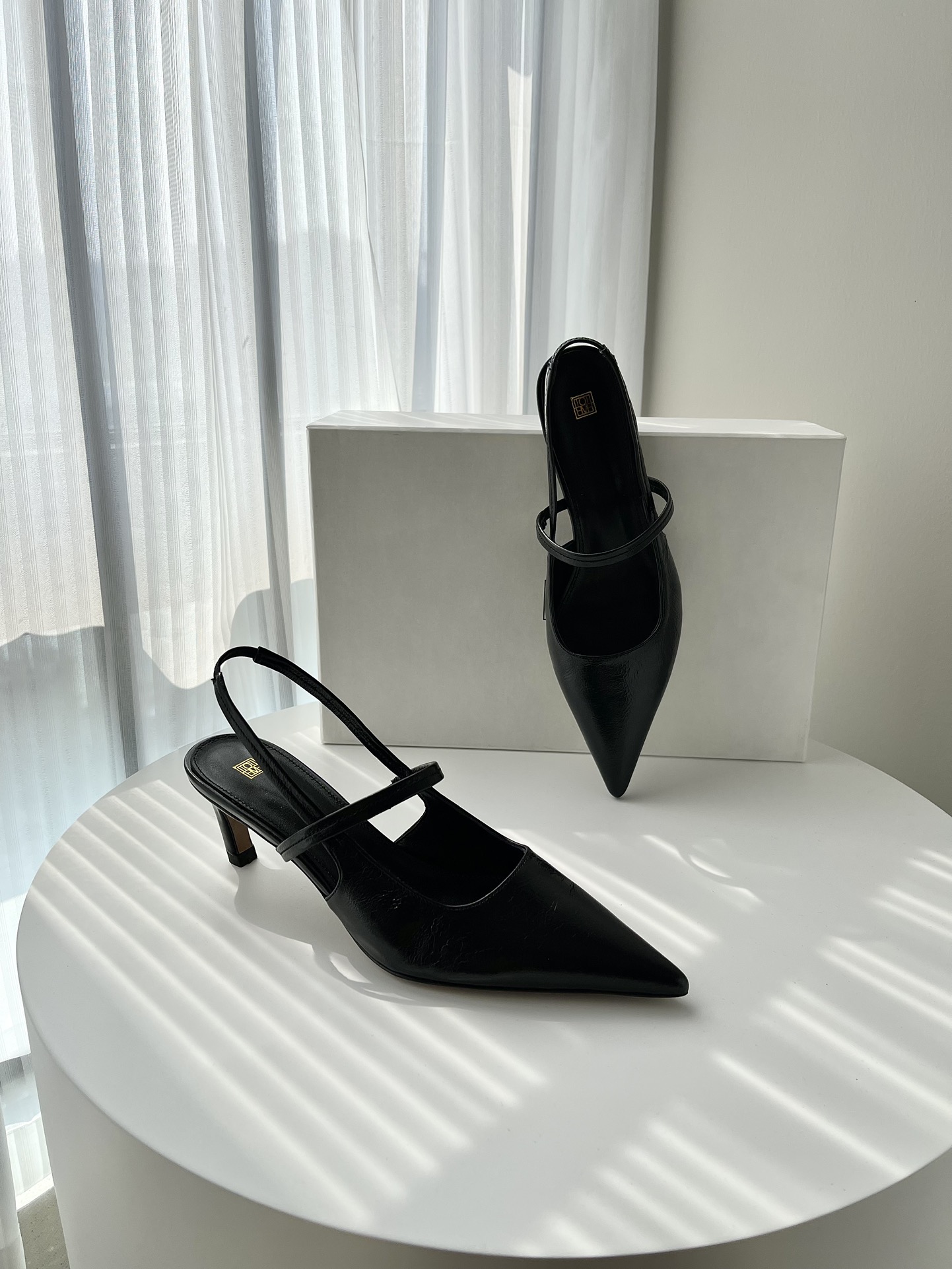 𝐓𝐨𝐭𝐞𝐦𝐞｜𝟐𝟎𝟐𝟑/𝐒𝐒 𝐧𝐞𝐰 Minimalist slingback with a different classic temperament Dry, rigid and soft