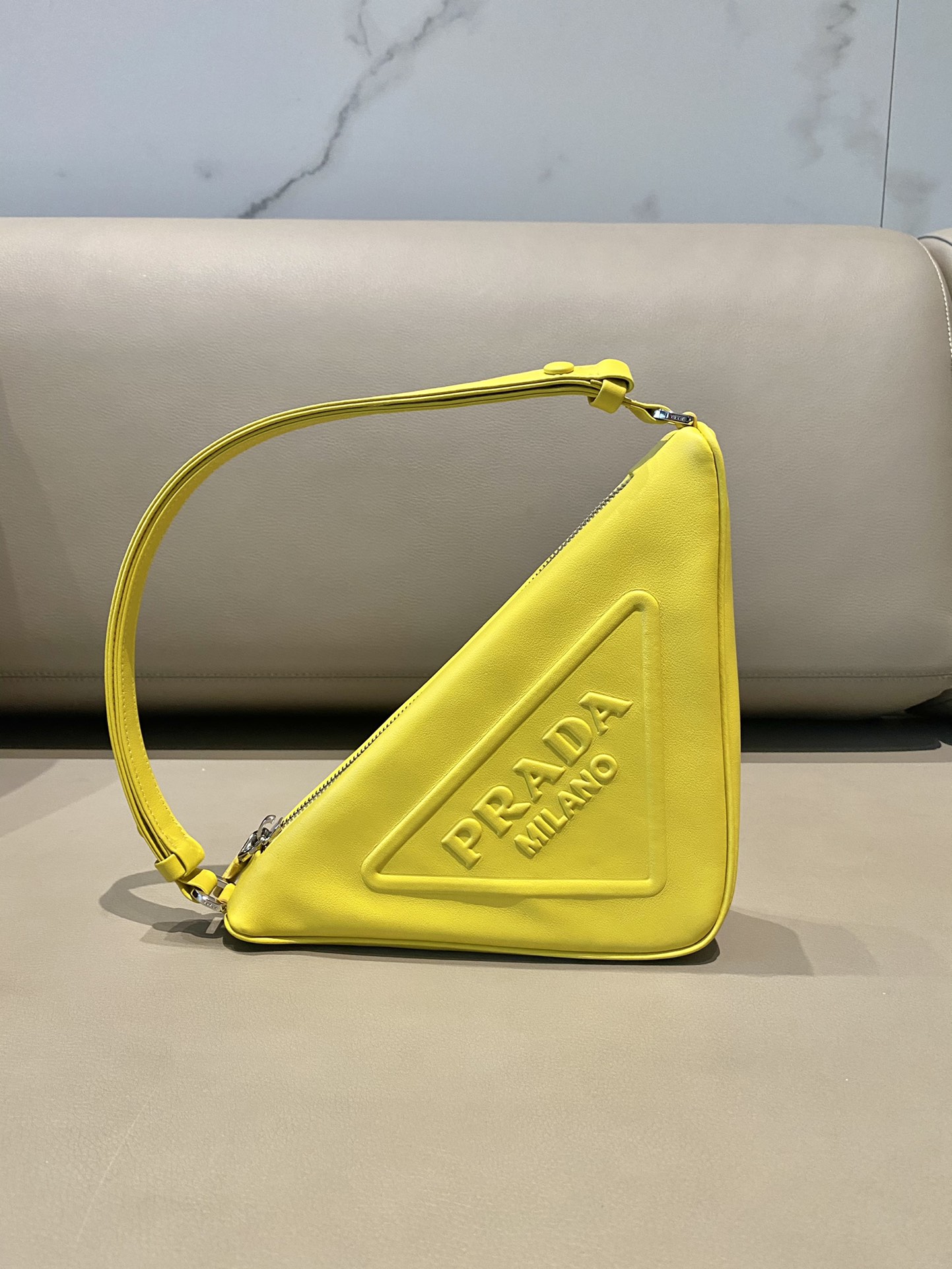 𝐏𝐑𝐀𝐃𝐀 Triangular bag 1NQ043