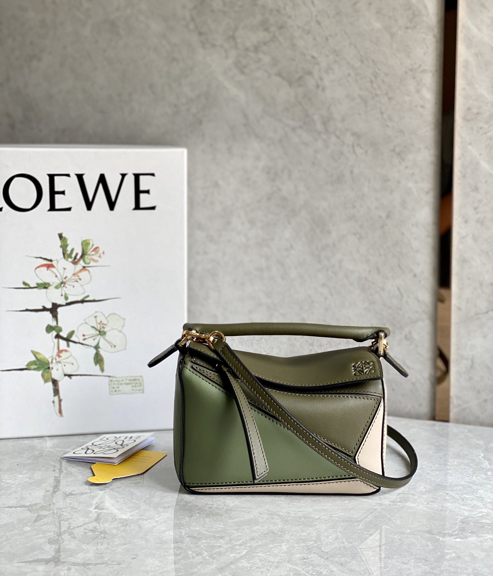LOEWE    Puzzle bag