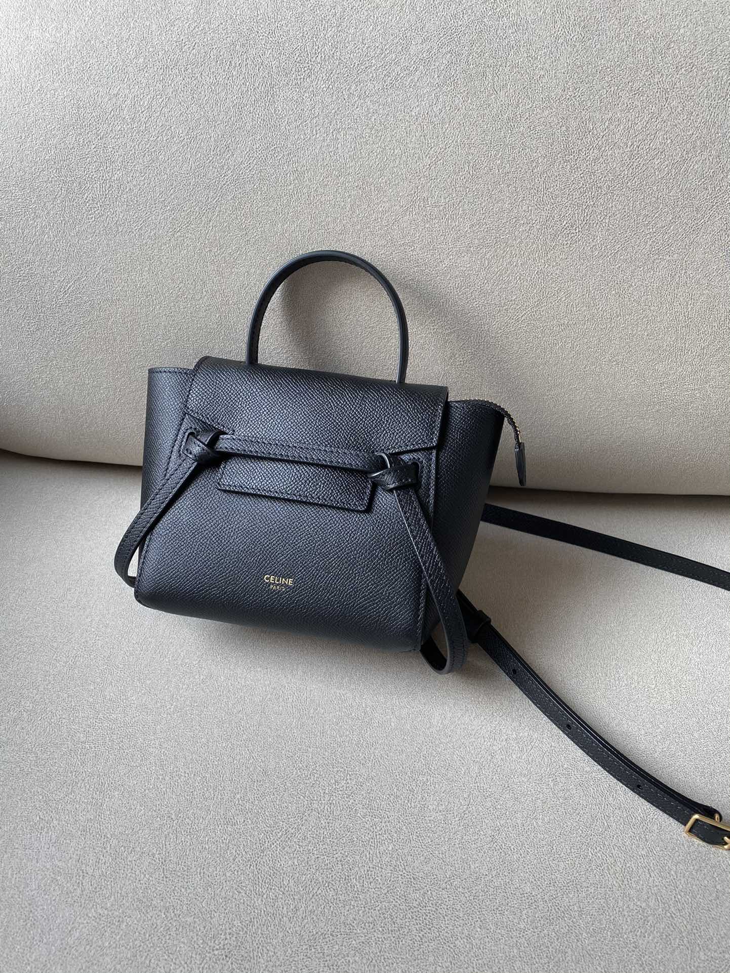𝐂𝐞𝐥𝐢𝐧𝐞 𝐛𝐞𝐥𝐭 𝐩𝐢𝐜𝐨 𝟏𝟔𝐜𝐦 Grained Calfskin Bag