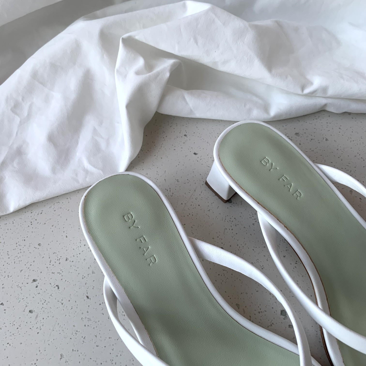 BY FAR | 𝟐𝟎𝟐𝟏/𝐒𝐒 𝐧𝐞𝐰 BY FAR21 spring and summer square-toed flip flops A series of super summer colors