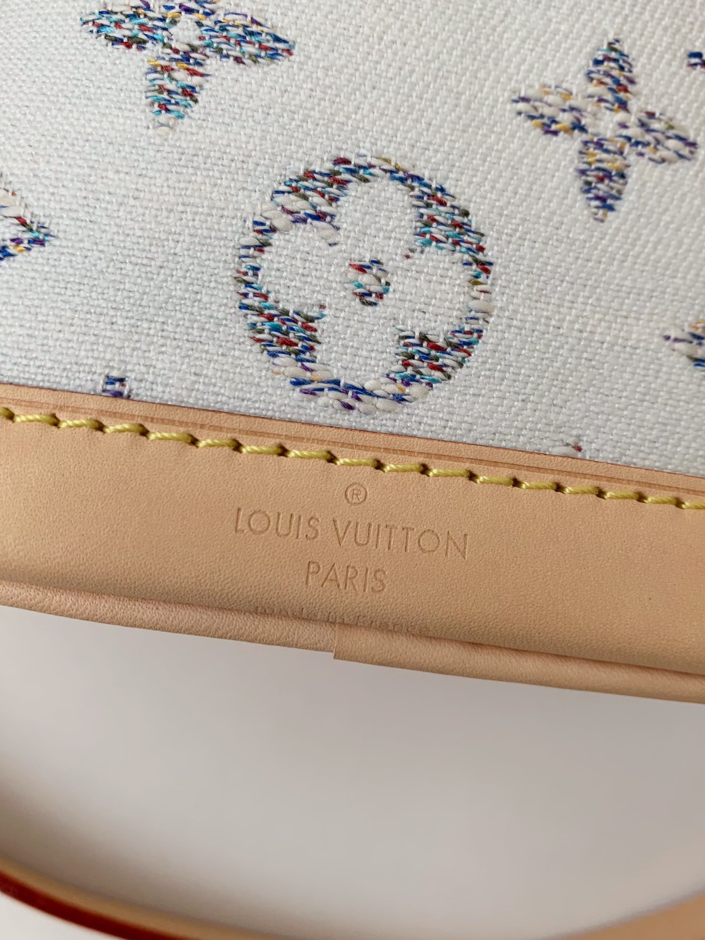 Louis Vuitton The new Nano No é M83453 Size：13*16*10cm