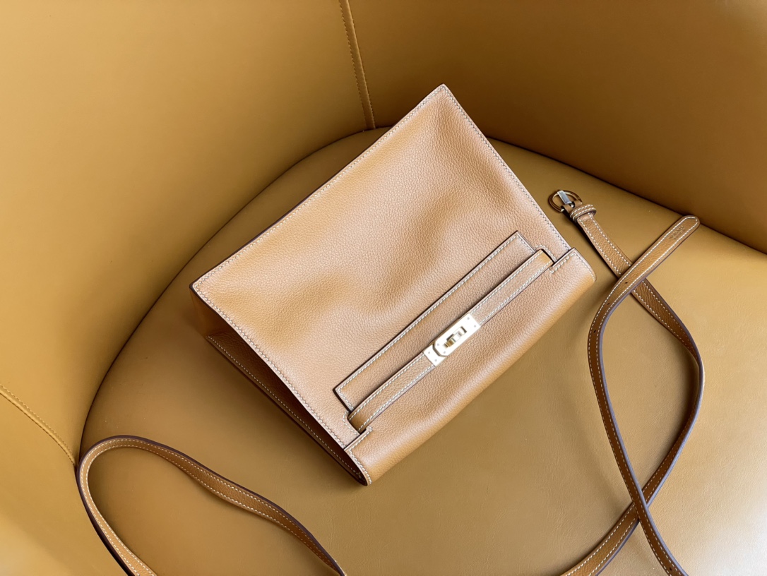 Kelly danse Taffy gold evercolor gold buckle