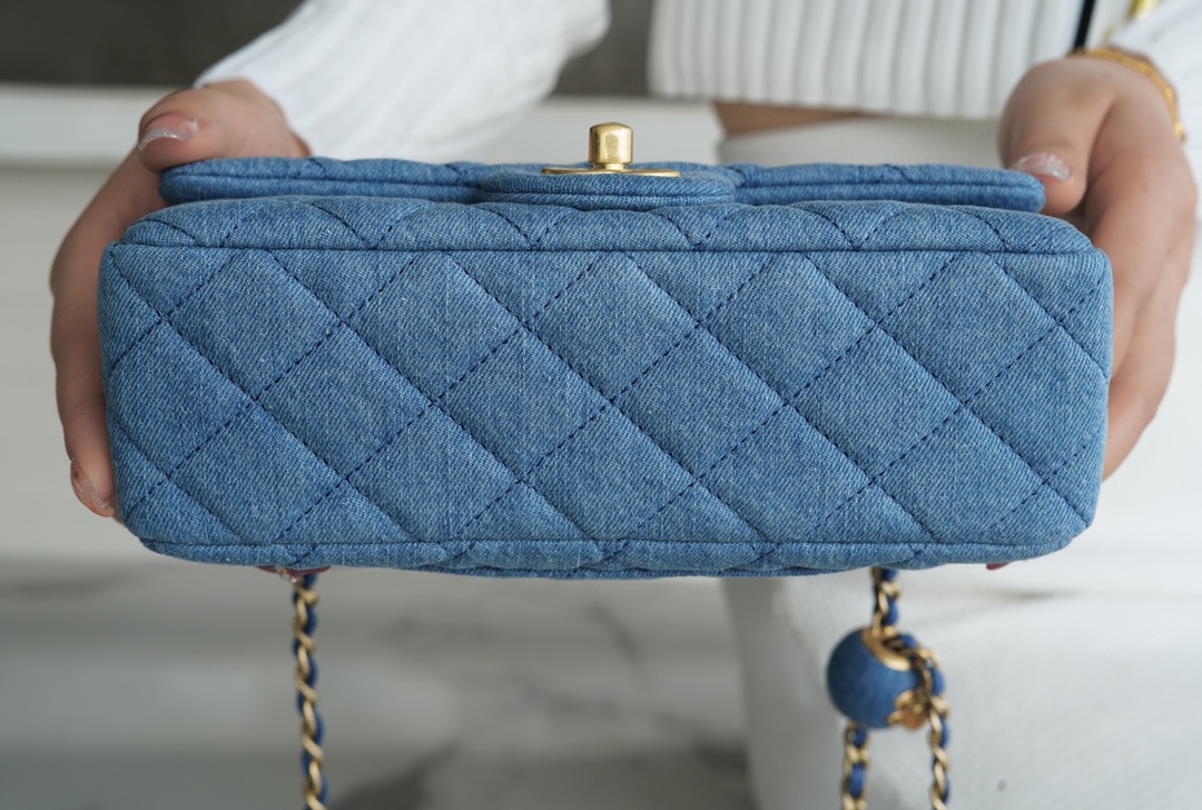 𝐂𝐇𝐀𝐍𝐄𝐋 Classic Flap Imported Original Denim Leather 🐑 Classic Mouth Flap Bag Large 𝗺𝗶𝗻𝗶 22𝐶 Denim Denim Metal Ball