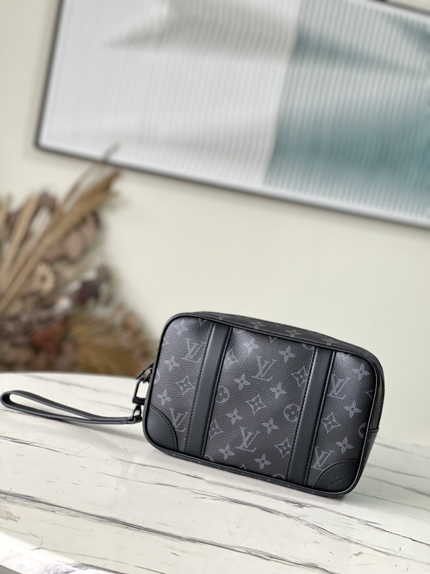 𝐋𝐎𝐔𝐈𝐒 𝐕𝐔𝐈𝐓𝐓𝐎𝐍     M82076