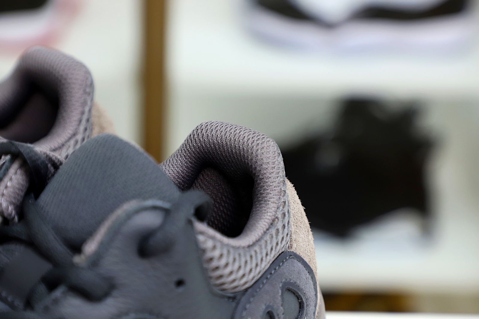 YEEZY BOOST 700 MAUVE